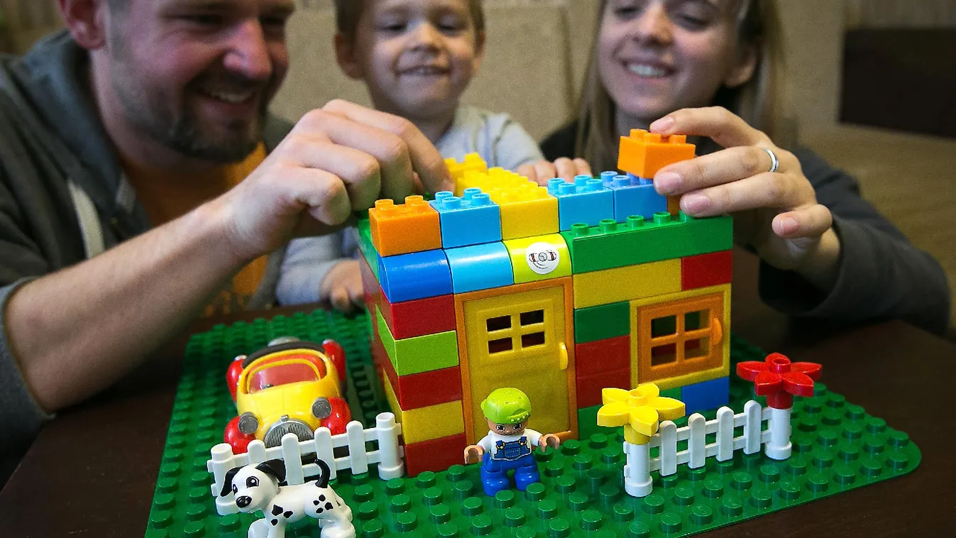 Több tízezren a hagyományos családmodell mellett