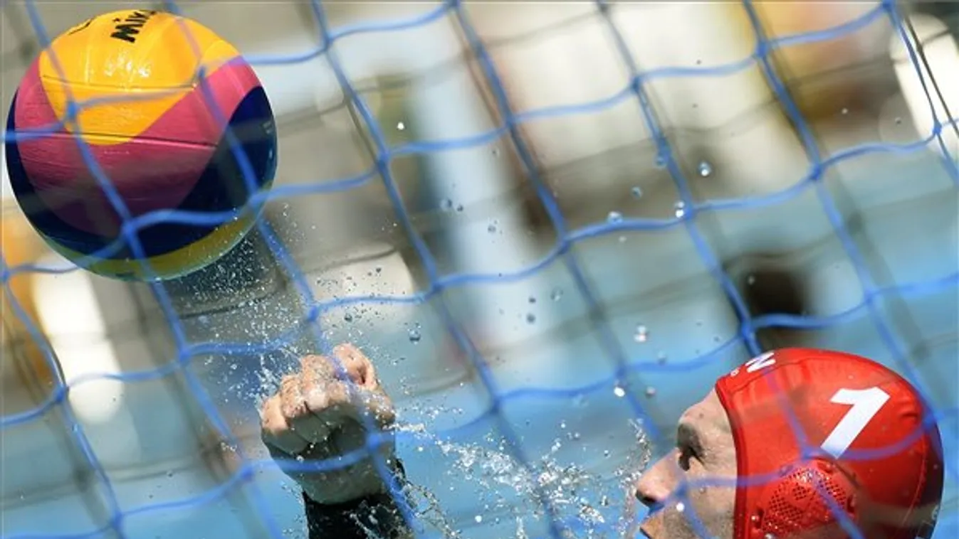 Telt ház buzdítja a Kemény-csapatot a Hajósban