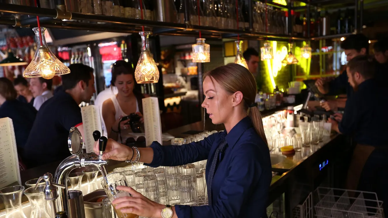 Húsz százalékkal keresnek kevesebbet a magyar nők a férfiaknál