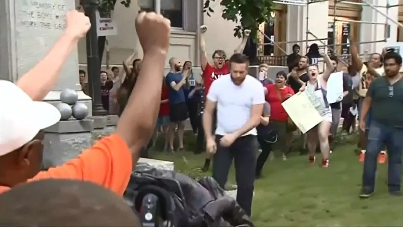 A világsztár hajtóvadászatot indítana a neonáci tüntetők ellen