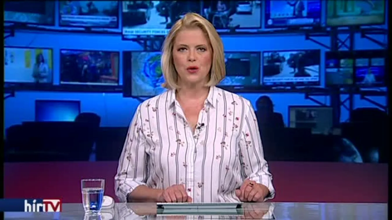 Leállósávban álló autóba csapódott egy másik kocsi