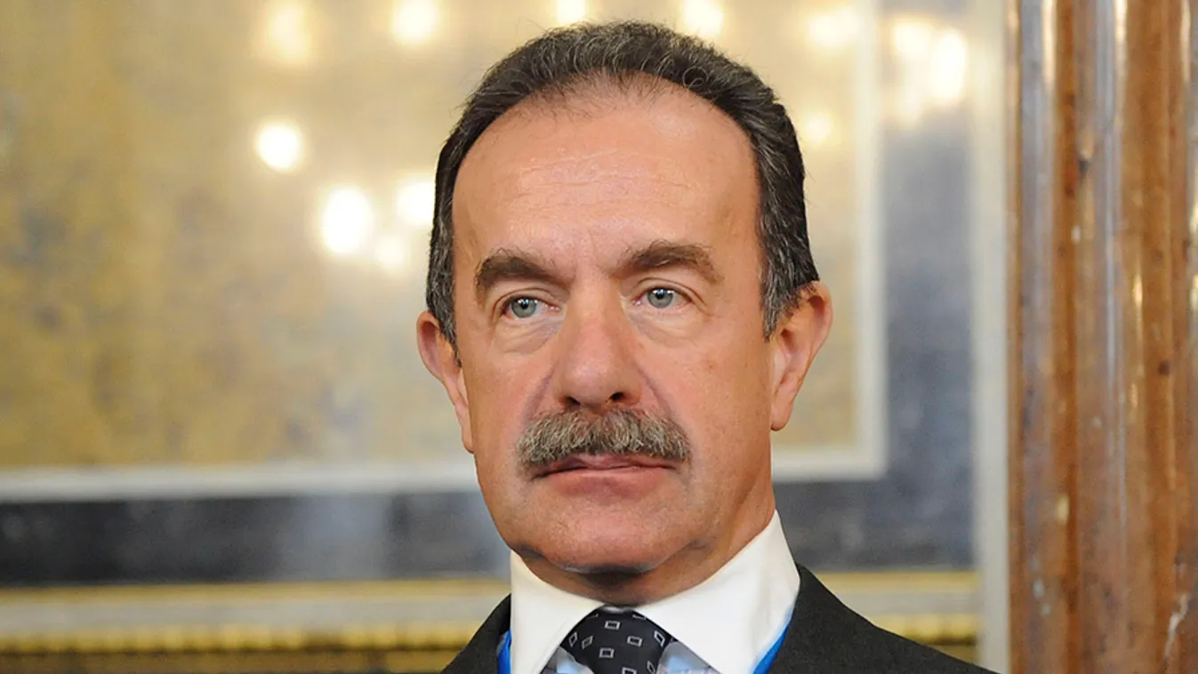 Felfüggesztettet kaphat Pecina