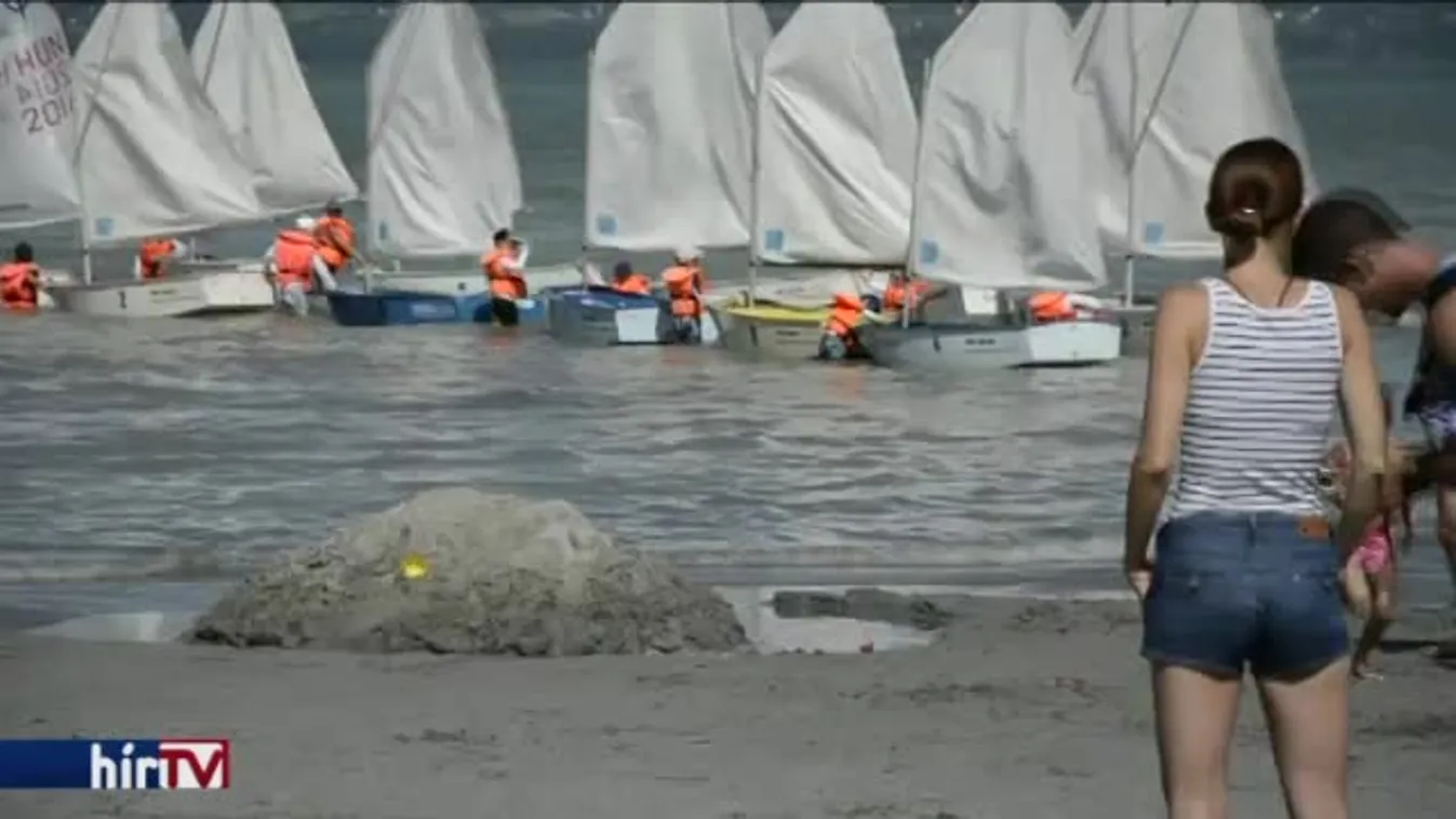 Kotrással iszaposítják a balatoni strandot