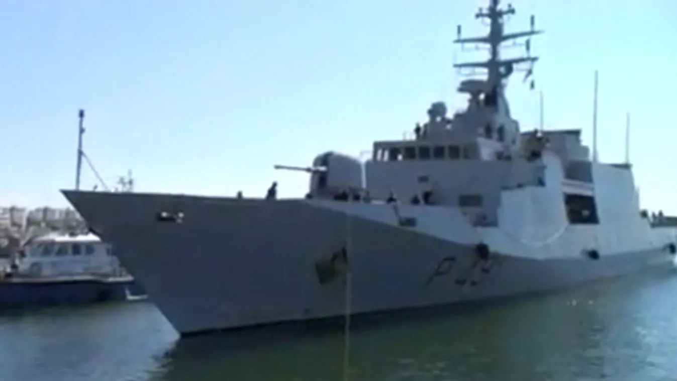 Már Líbia partjainál az első olasz hadihajó