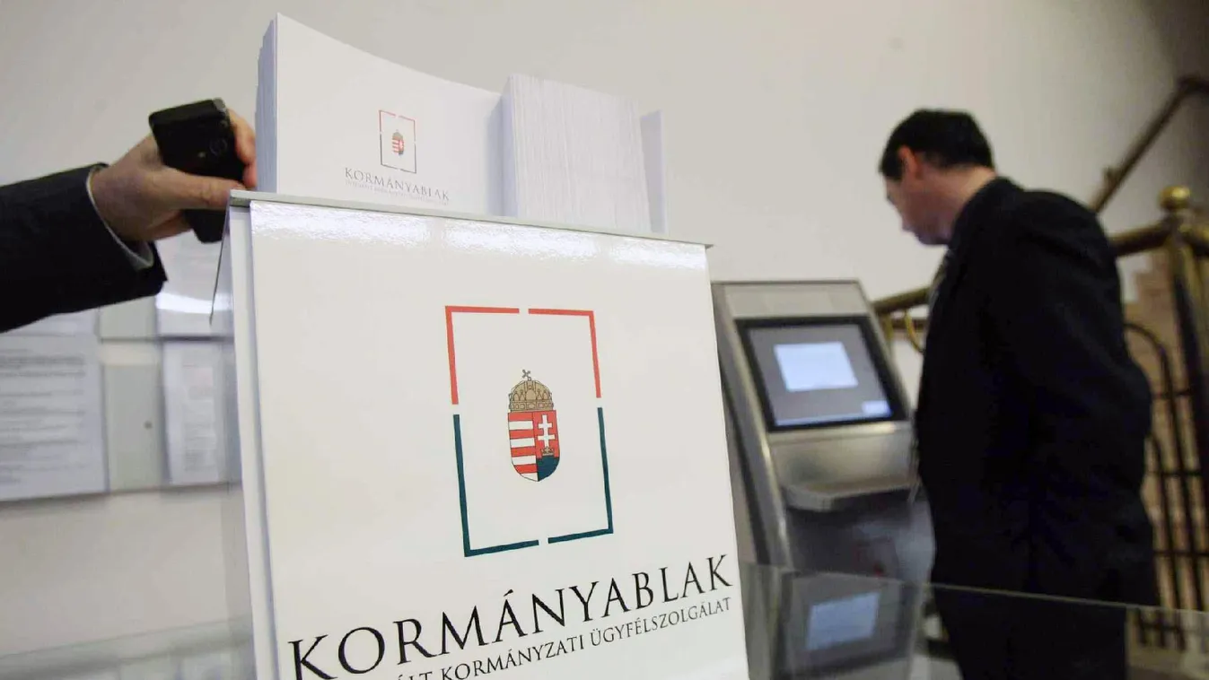 „Protekciósokkal” töltik fel a hivatalokat