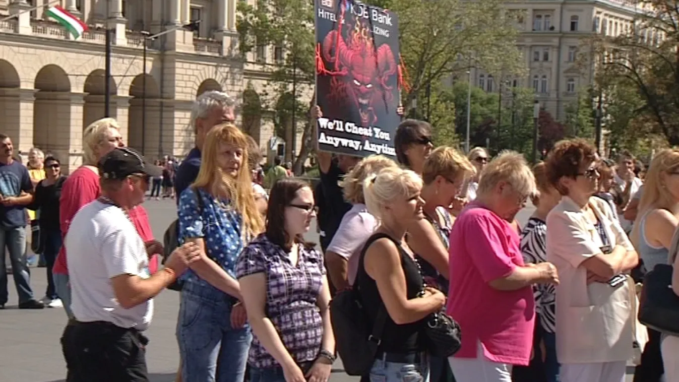 Tüntettek a Parlamentnél