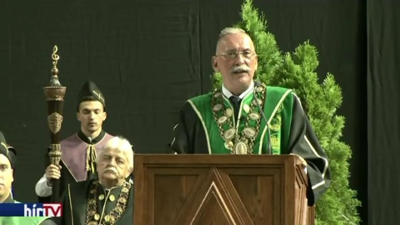 Kivizsgálják a Putyin kitüntetése elleni demonstrációt