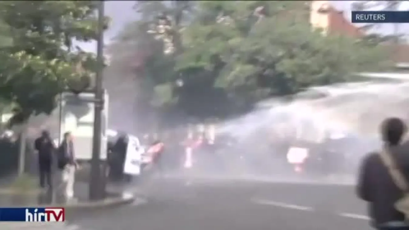 Macron tesz a tüntetőkre