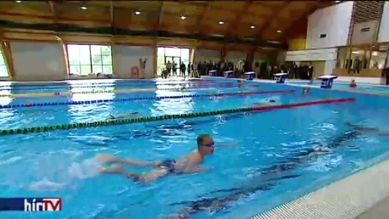 A kampányhajrában szaporodnak meg a szalagátvágások