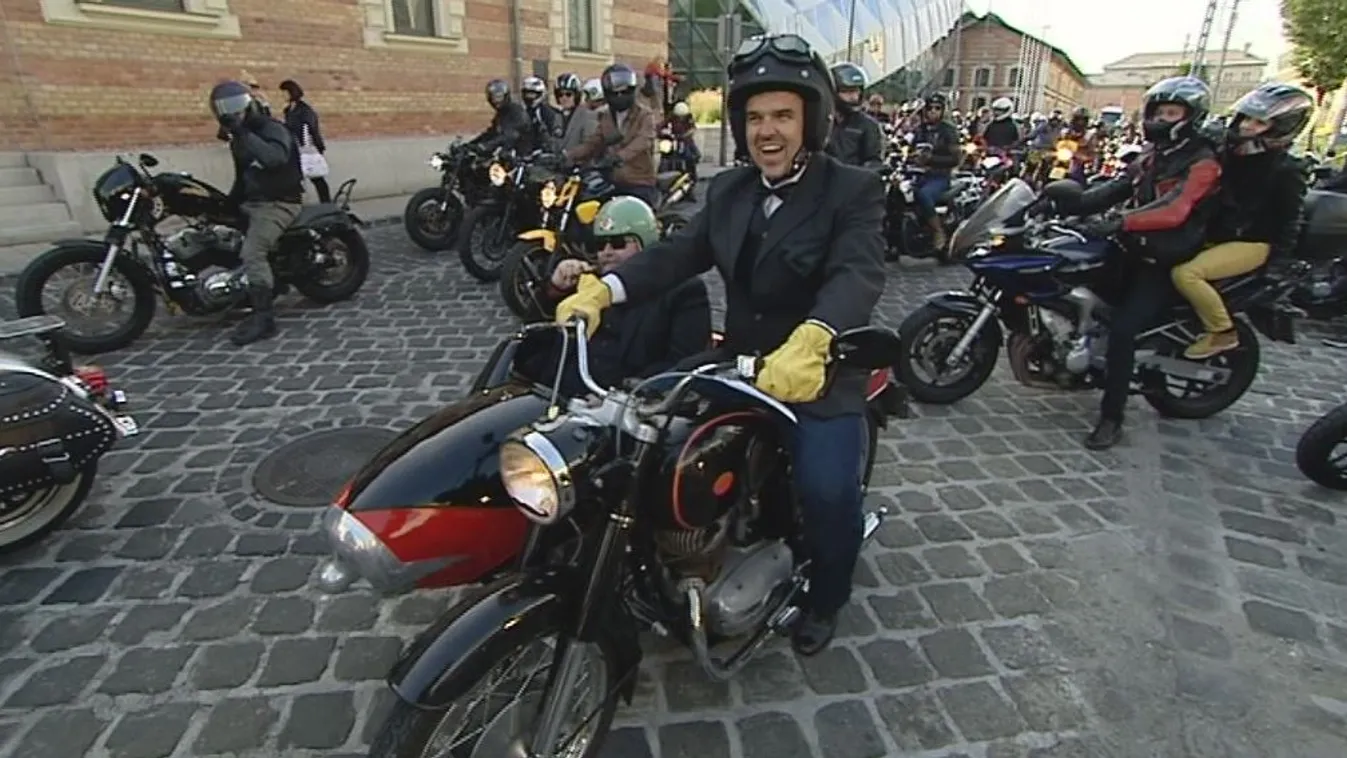 Öltönyben, motoron vonultak