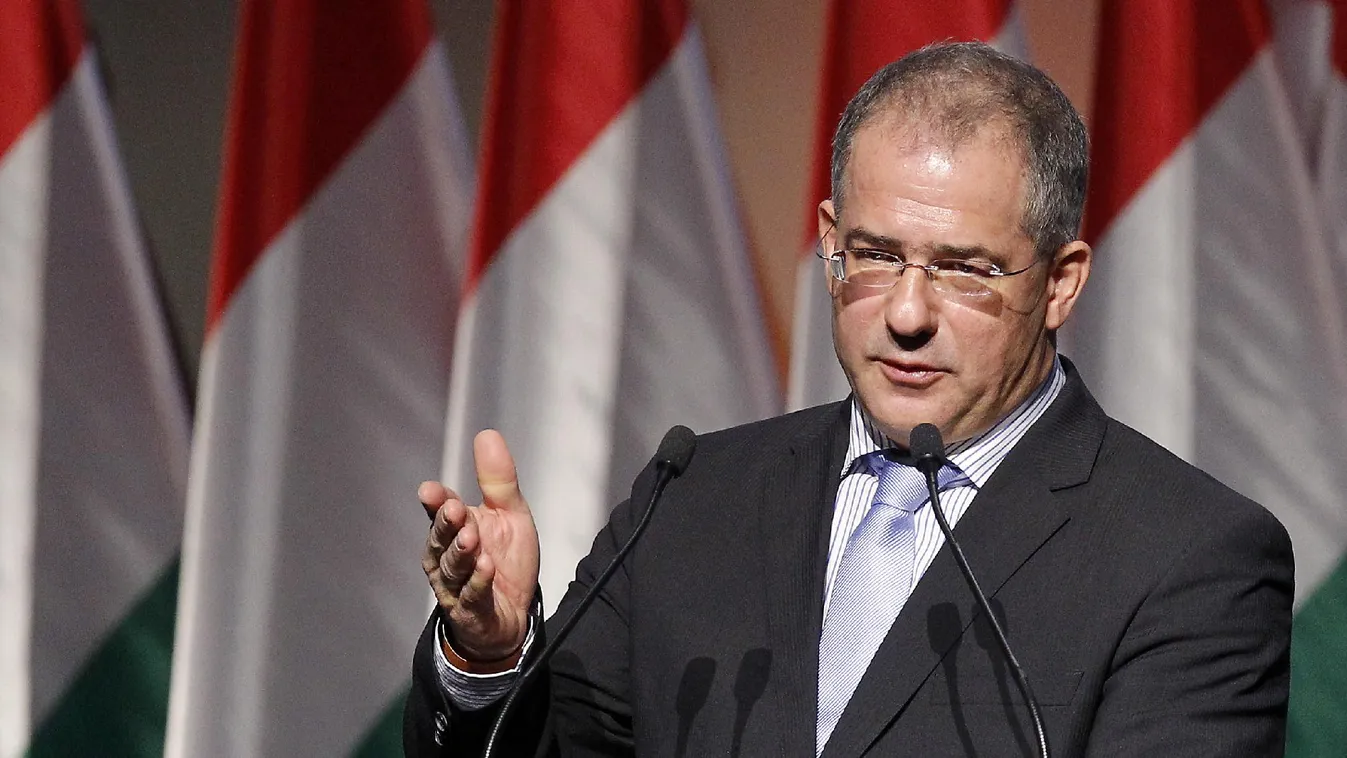 Kósa: Soros migránsokat hoz és kiszolgálja a csempészeket