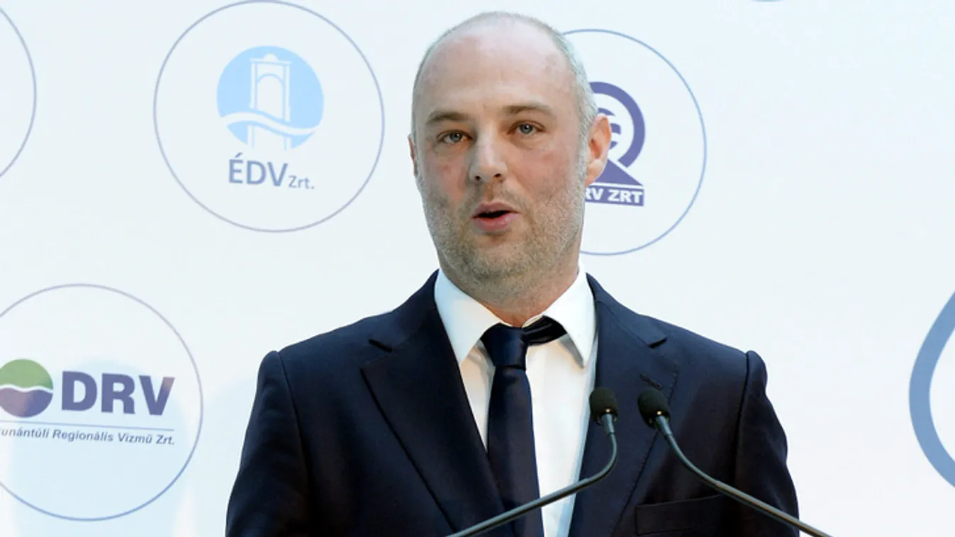 Közpénzen rendez vallási konferenciát Szijjártó barátja