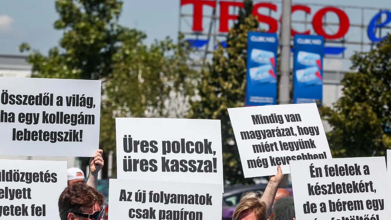 Totális sztrájkot követelnek a Tesco-dolgozók