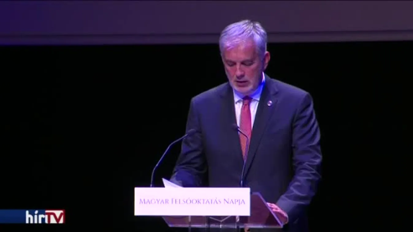 Newsroom - Gyámság alatt