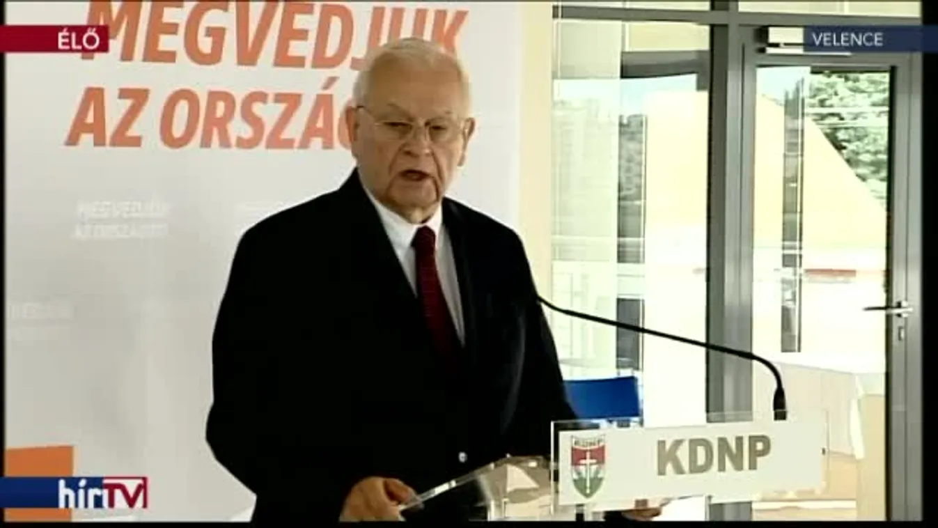 Kósa Lajos és Harrach Péter a kihelyezett frakcióülésről