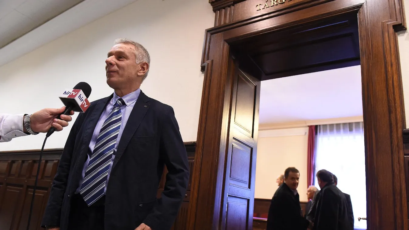 Felmentették Szilvásyt, Galambost és Laborcot