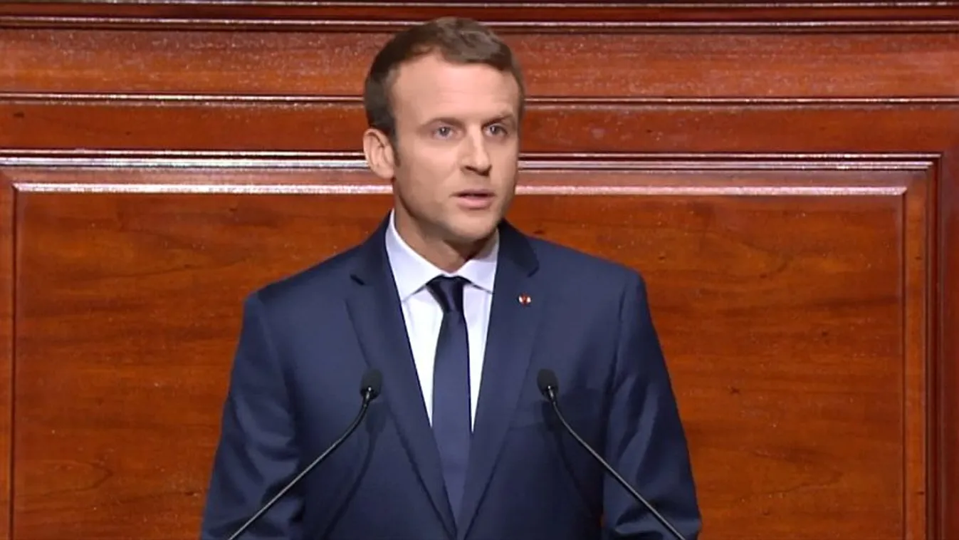 Óriási tömeg tüntetett Macron ellen