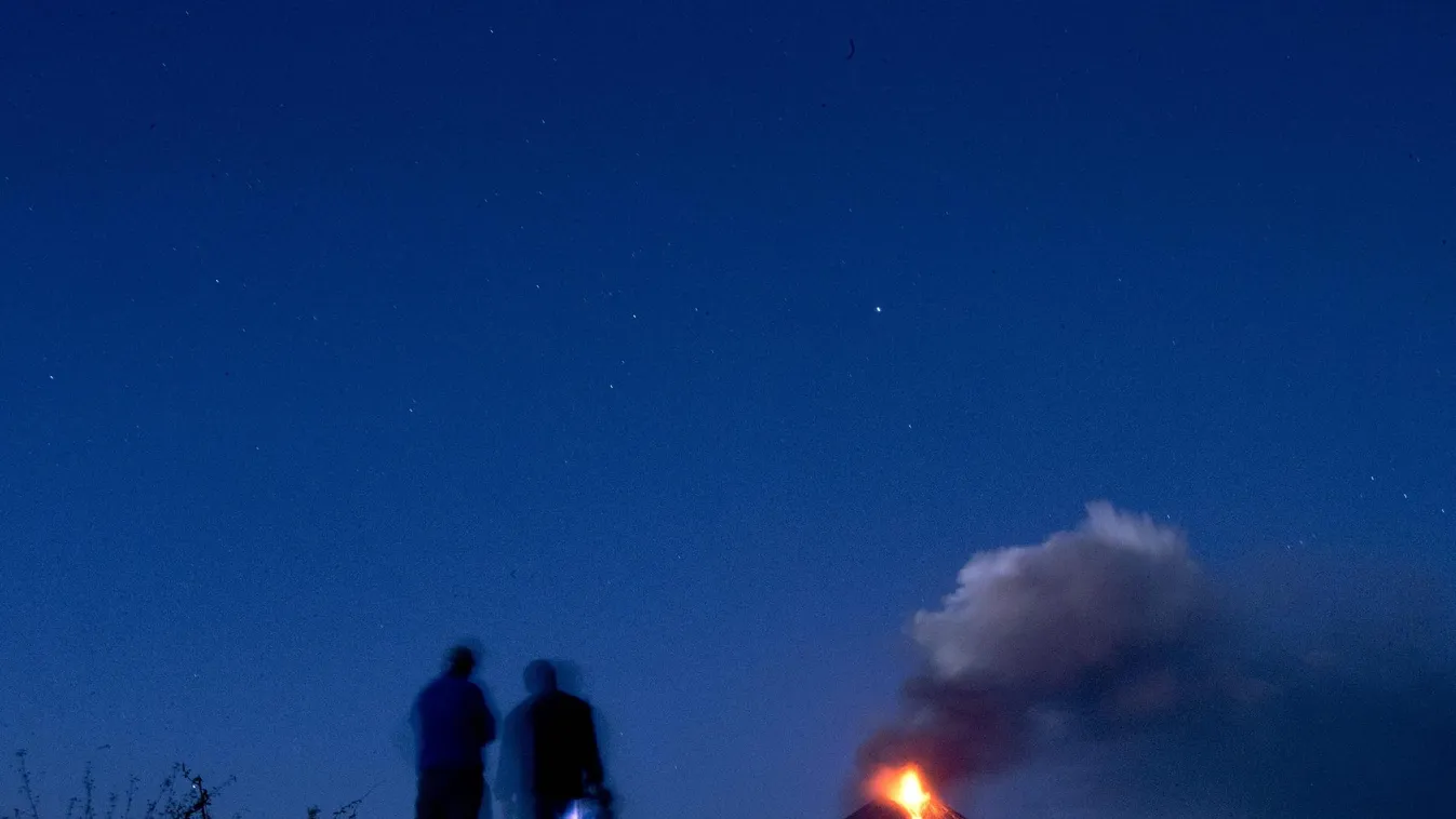 Kitörni készül egy vulkán Vanuatuban