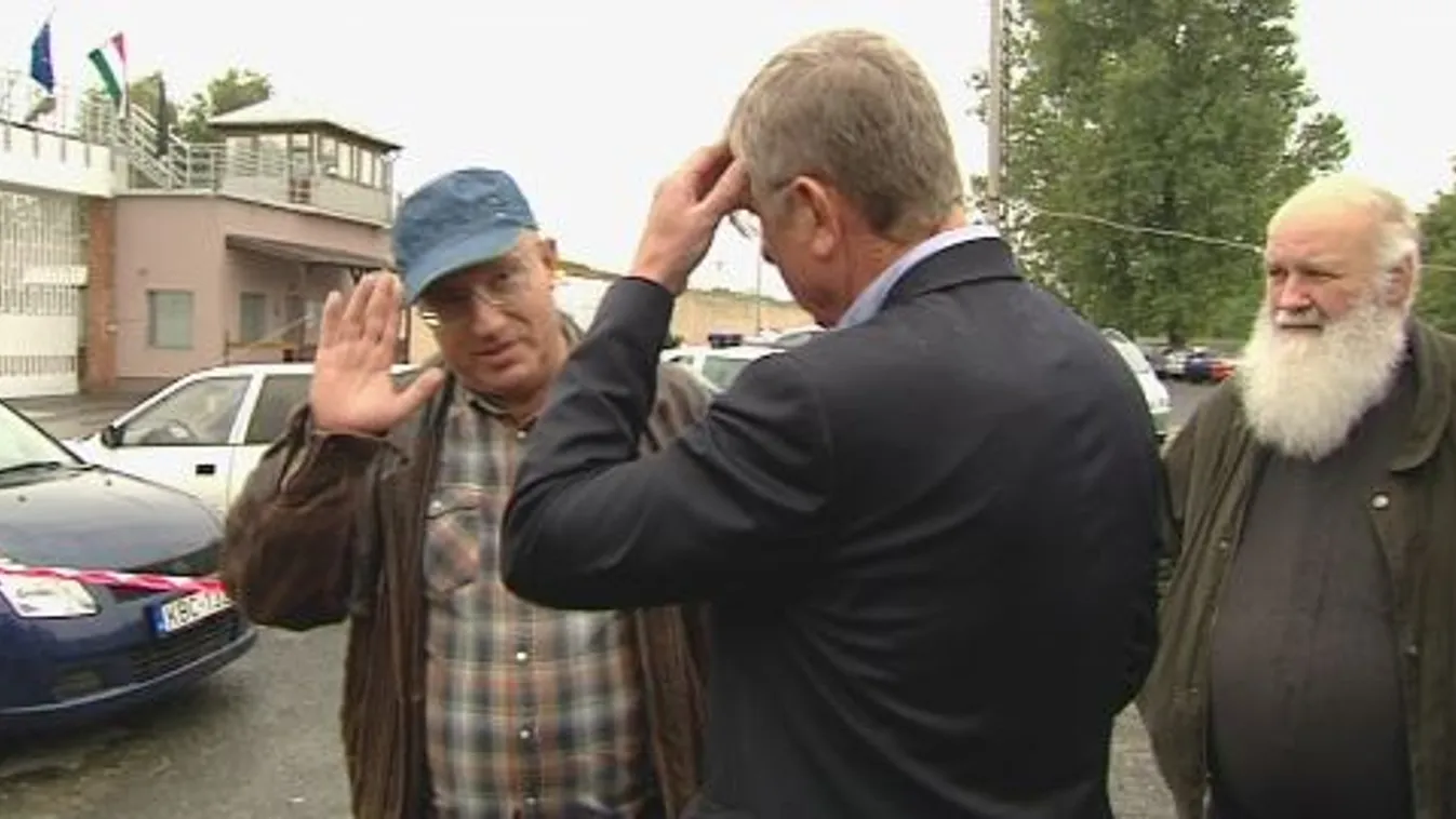 Az ajtóig kísérte Gyurcsány a börtönbe vonuló Császyt