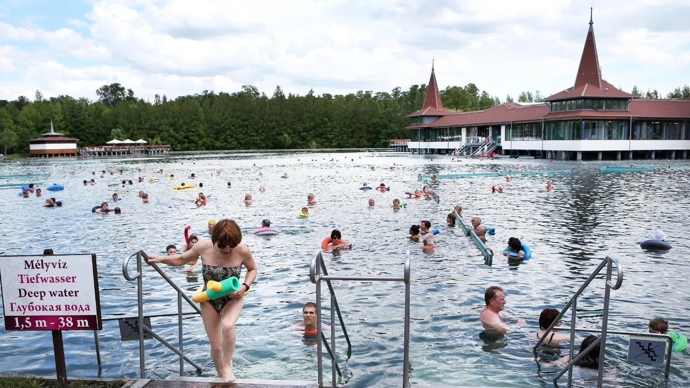 Százmilliókért nyaralnak a médiahatóság emberei