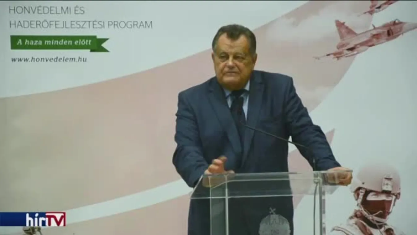 Széles buszt gyárt, szerinte a migránsok miatt is fontos ez