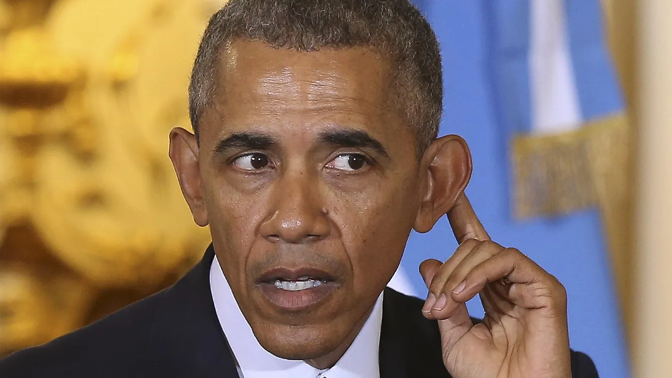 Obama hallgattatta le Trump emberét