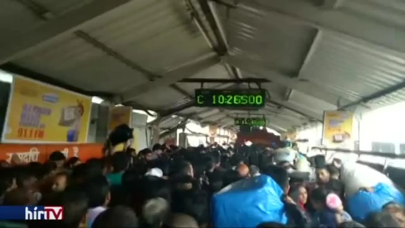 Pánik Indiában, halálos áldozatok is vannak