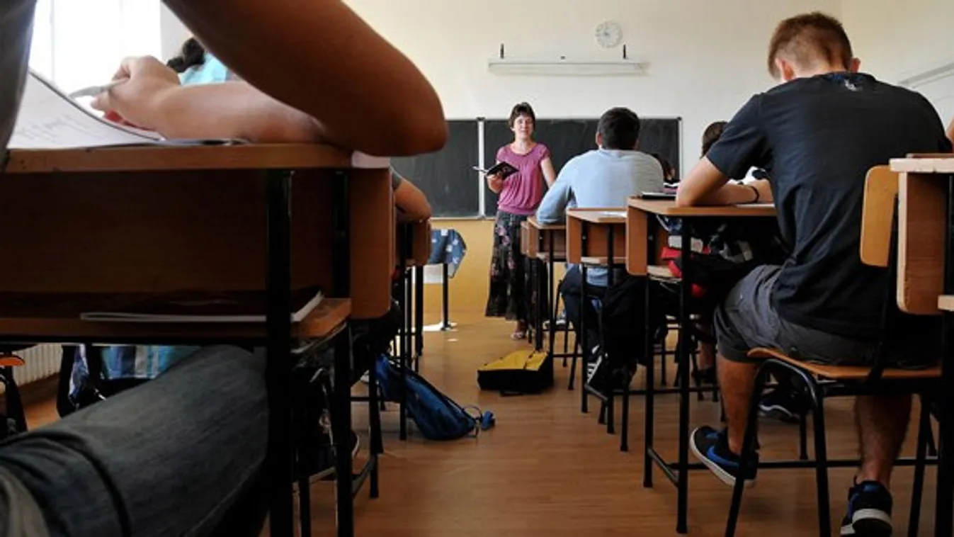 Újabb százmilliók a hit- és erkölcstan oktatására