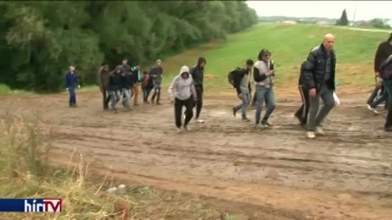 Lázár is besegít a menekülteknek