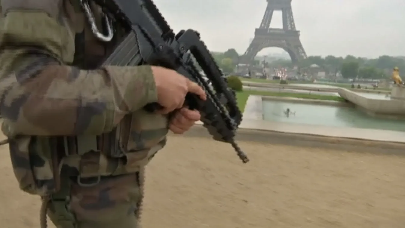 Késsel támadt egy katonára egy férfi Párizsban