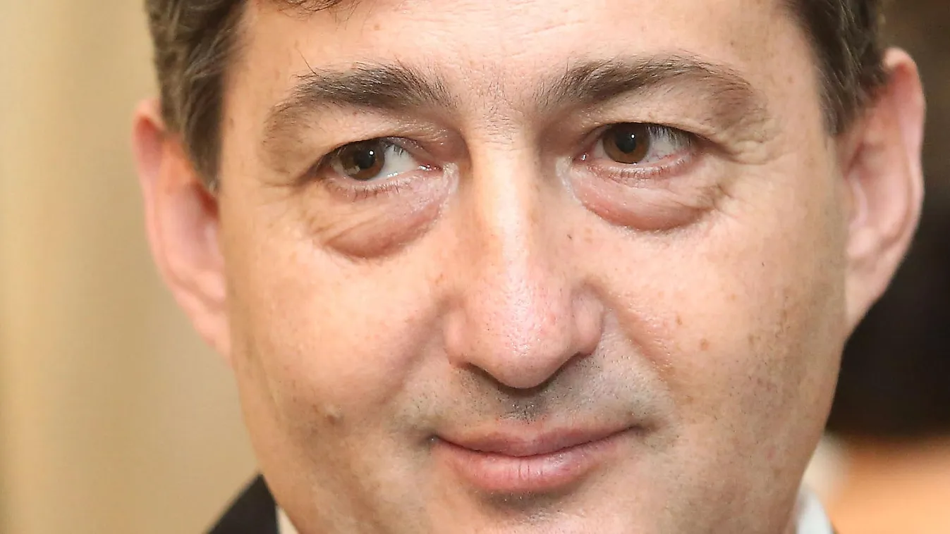 Megállítanák Mészáros terjeszkedését