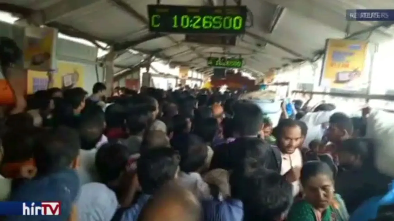 Pánik Indiában, halálos áldozatok is vannak