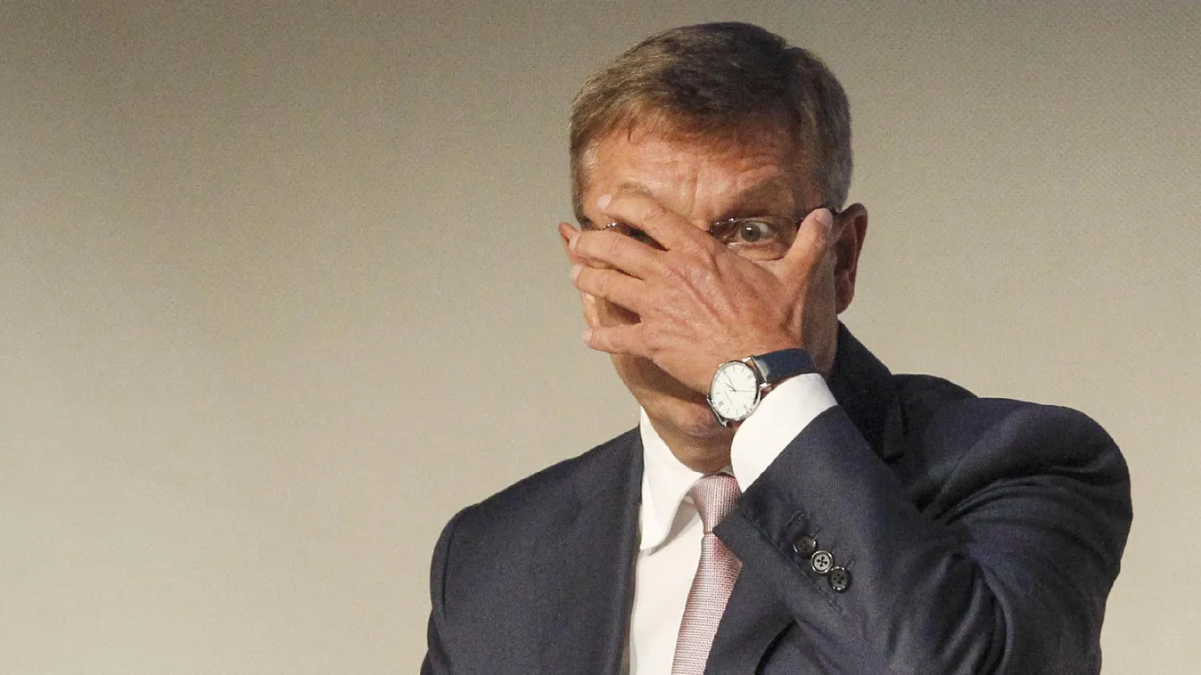 Matolcsy rokona is osztogatta az MNB-alapítványok pénzét