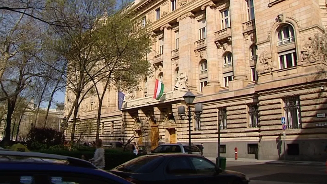 MNB-alapítványok: több tucat szerződés szabálytalan
