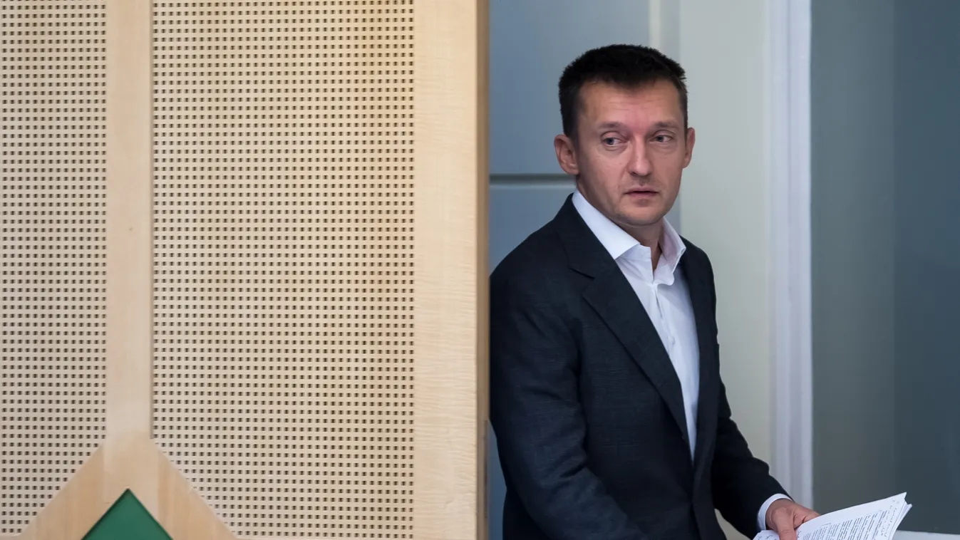 Bizottság előtt felel szavaiért Rogán