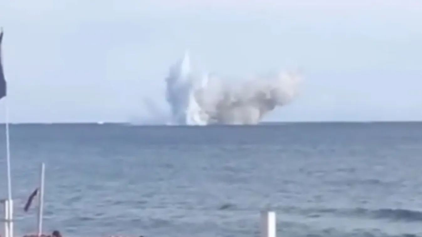 A tengerbe zuhant egy repülő Olaszországban