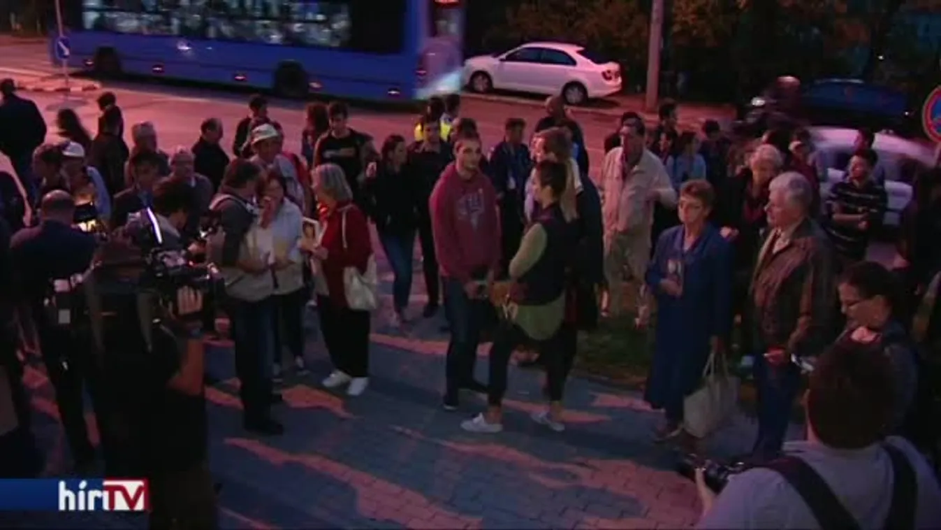 Tüntetett a Fidelitas, Soros is előkerült