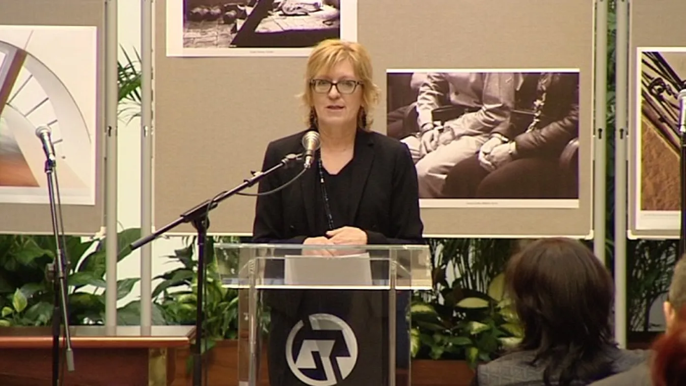 Handó szerint fontos, hogy megszabják az öltözéket