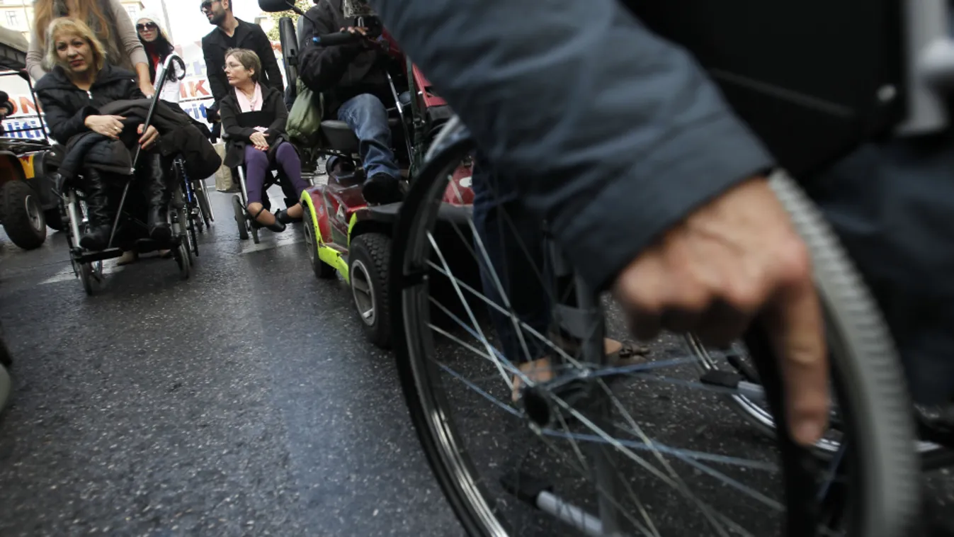 MÁV: sok megálló még nem akadálymentesített