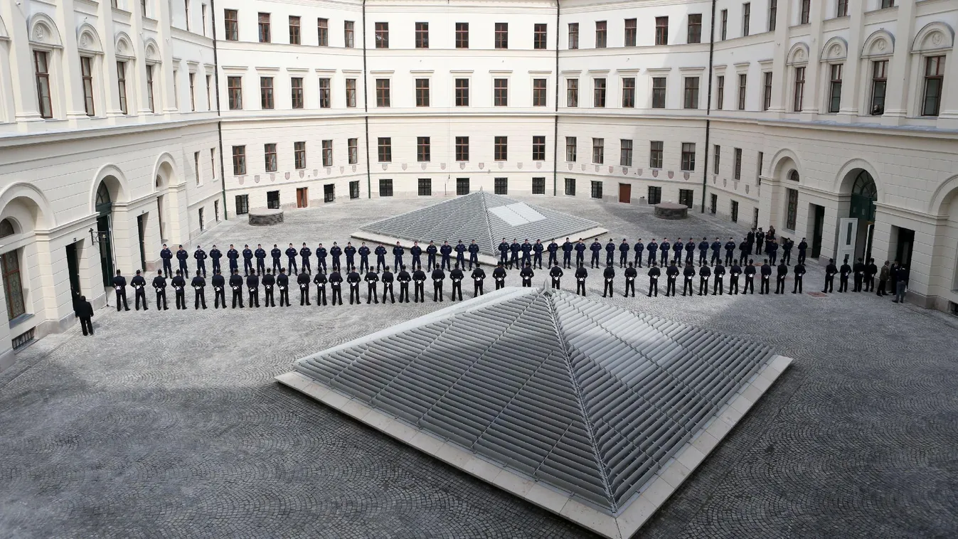 Hadházy: EU-s pénzből bérel ingatlanokat az államtól az NKE