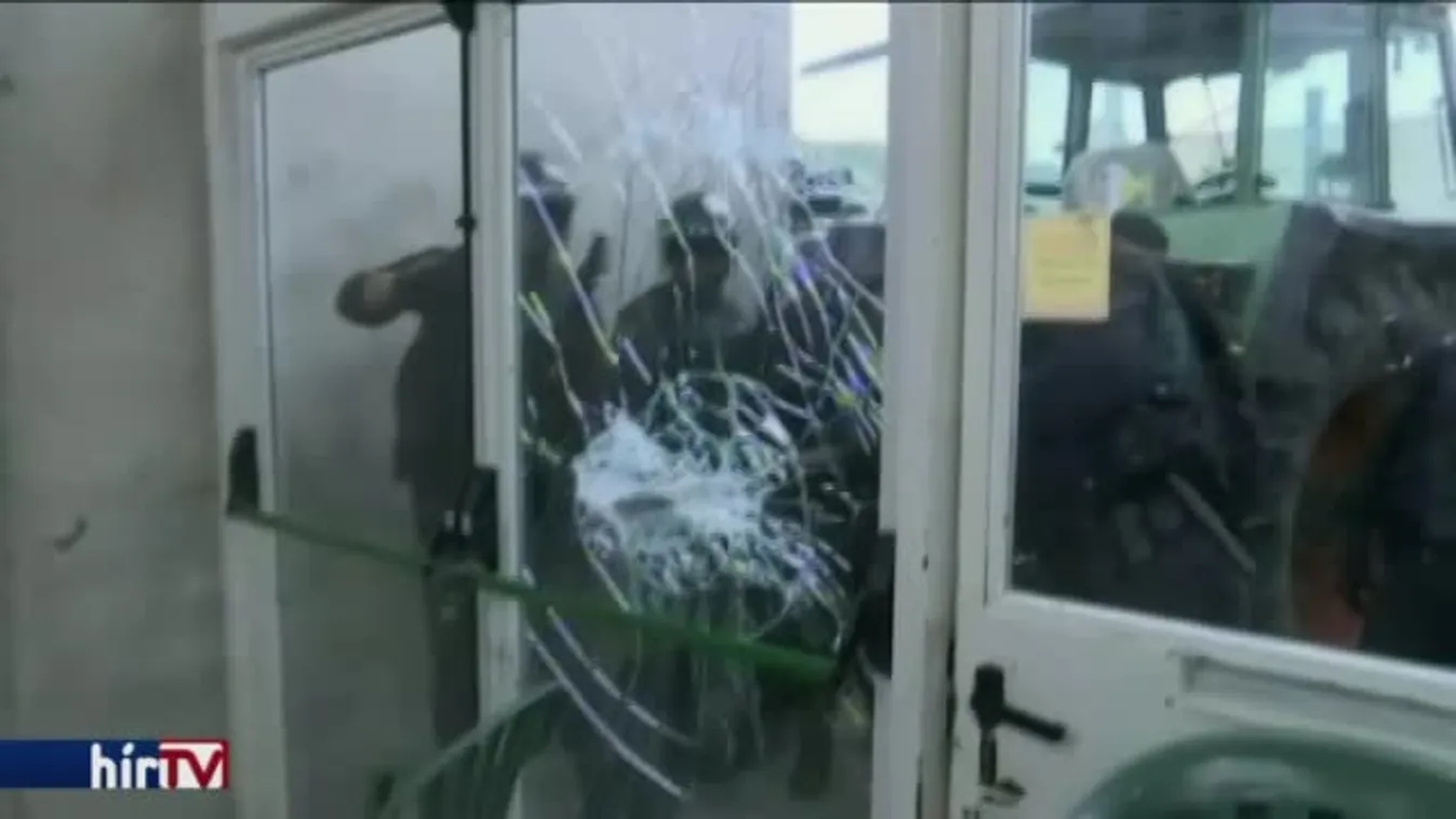 Egymásnak estek a választók és a rendőrök a népszavazáson