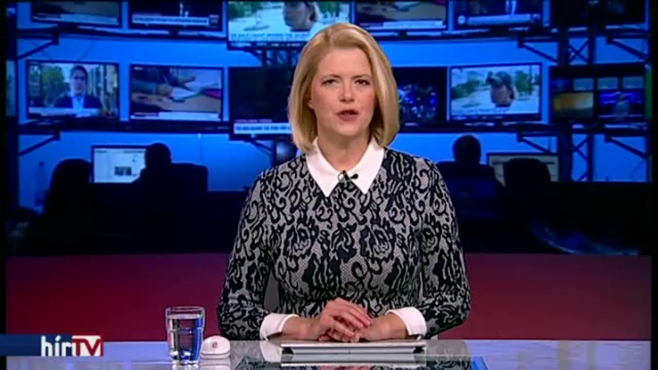 Darukkal oltják a lángoló üzletközpontot