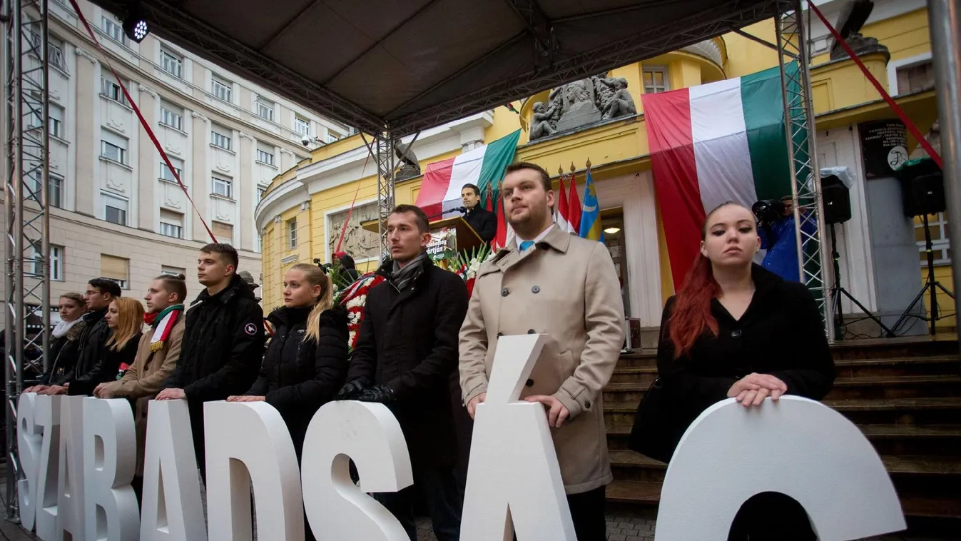 Értelmetlen politikai lövészárkok