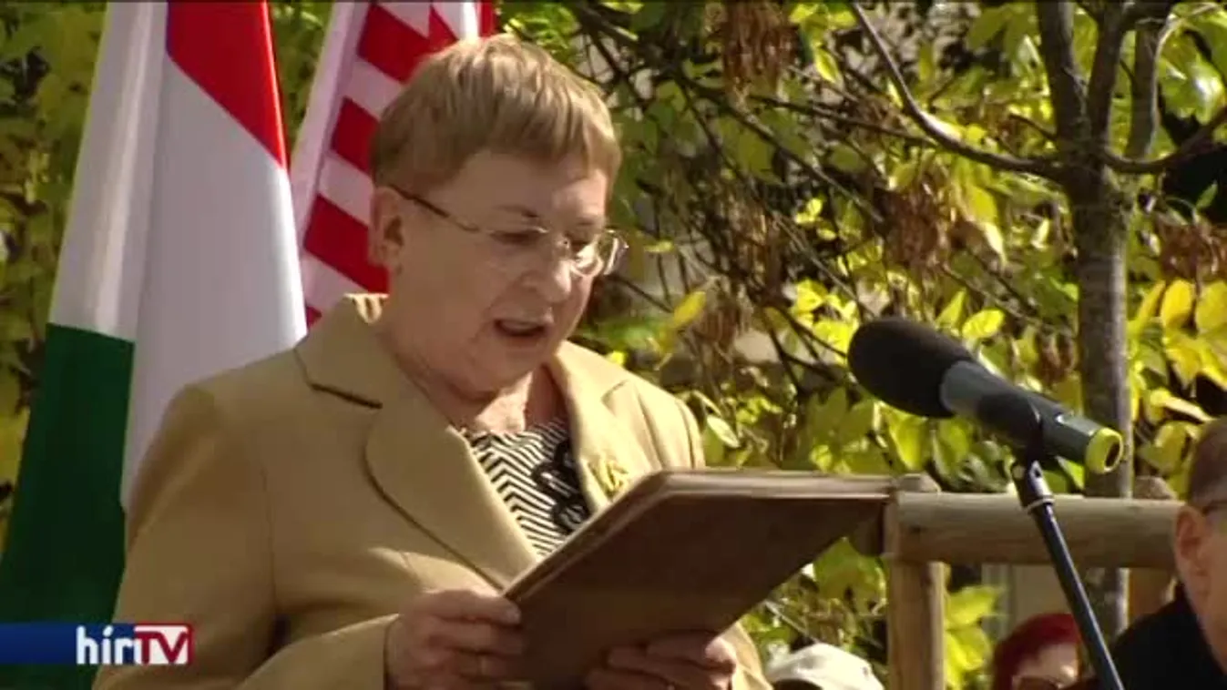 Felavatták Göncz Árpád szobrát Óbudán