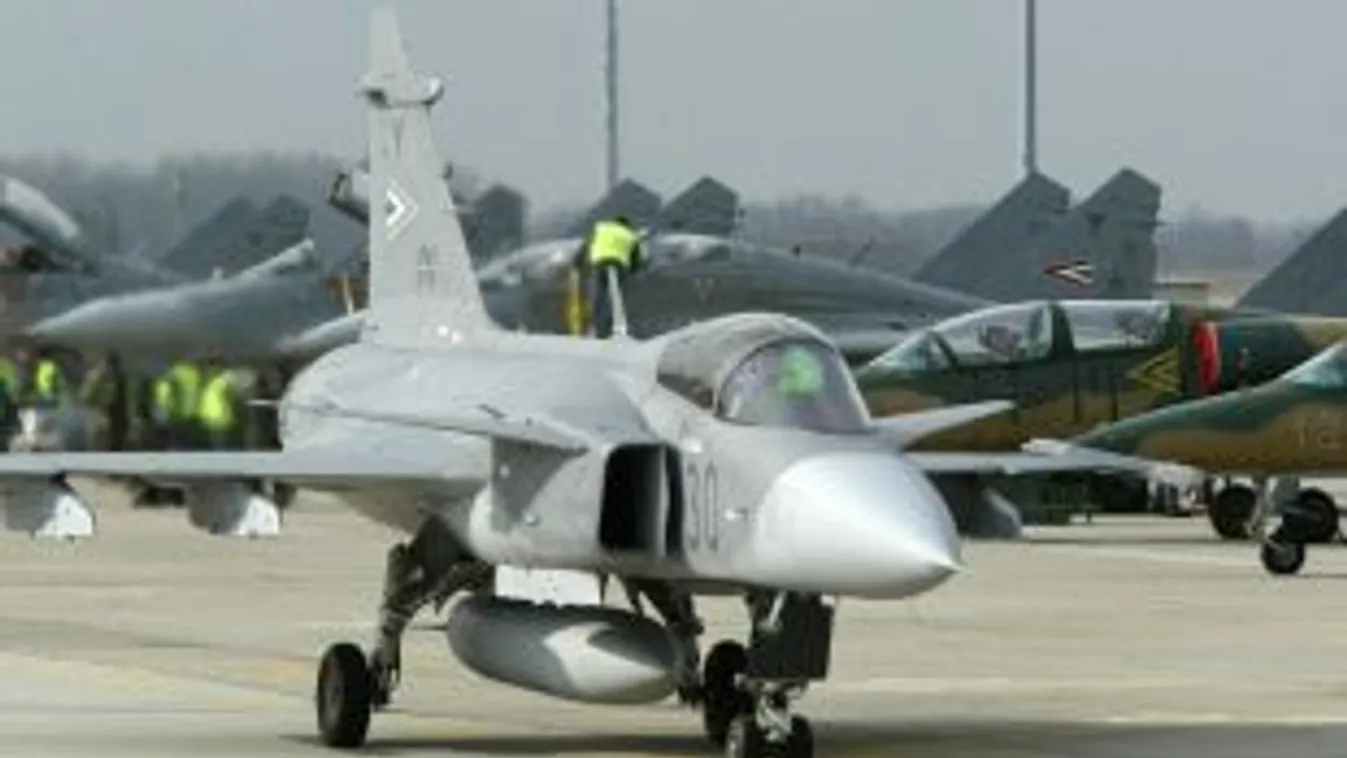 Egy Boeing 763 miatt riasztották a honvédség Gripenjeit