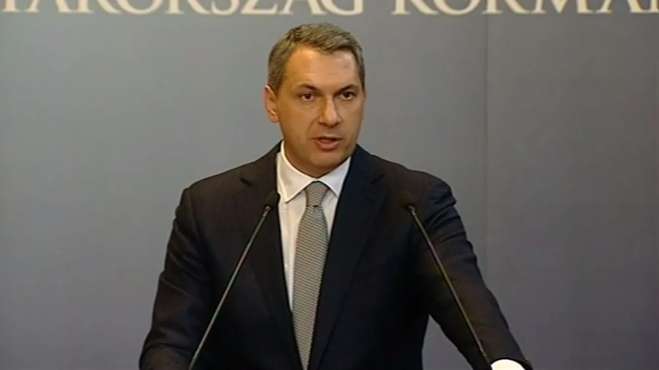 Nyugdíjemelést jelentett be Lázár