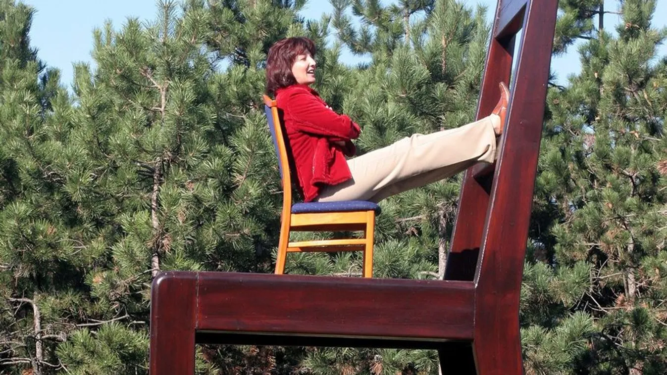 Újabb milliókat kap Brüsszelből Matolcsy Ádám bútorgyára