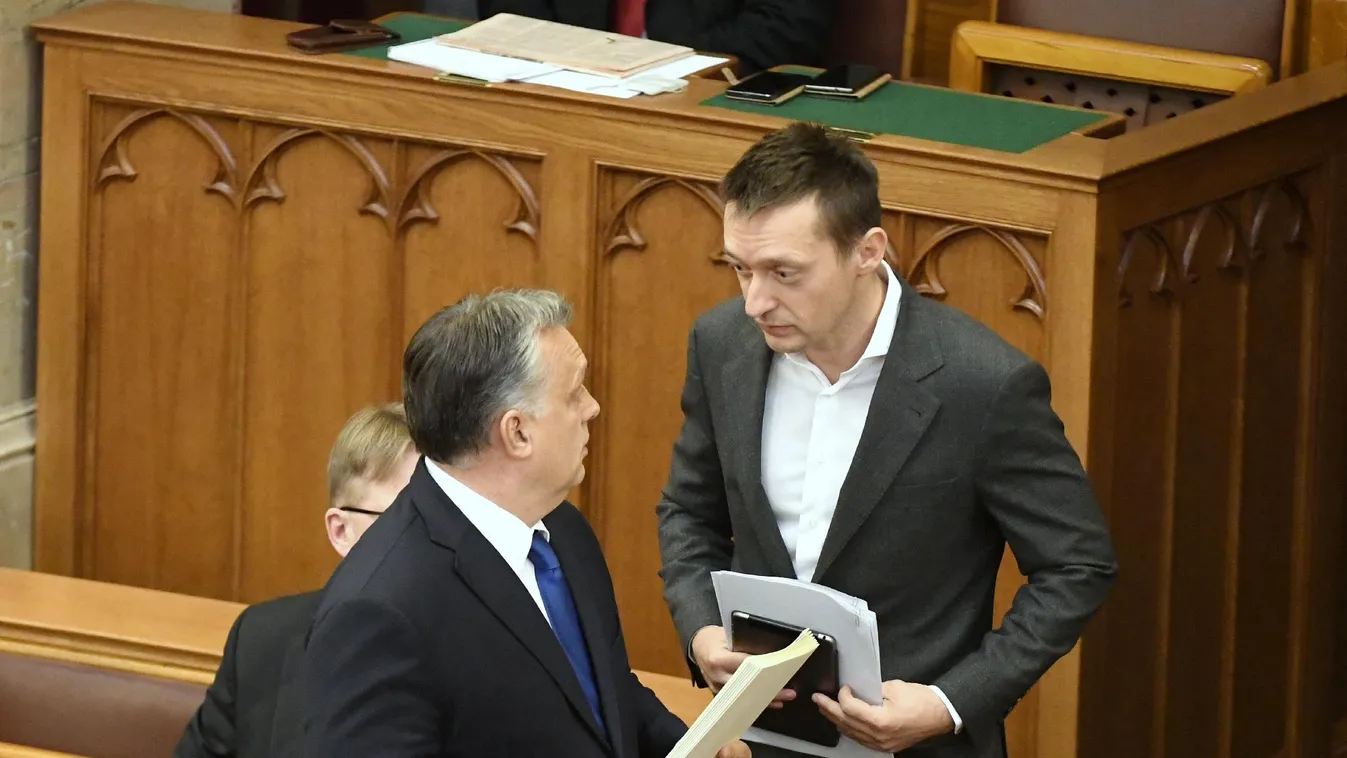 Kézi vezérlésre kapcsolt a kormány a közterületes reklámpiac ügyében