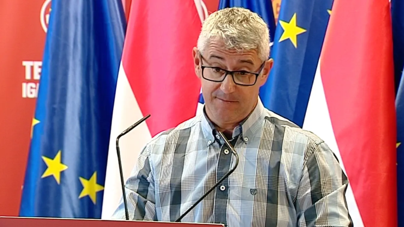 Kirúgta sajtófőnökét az MSZP