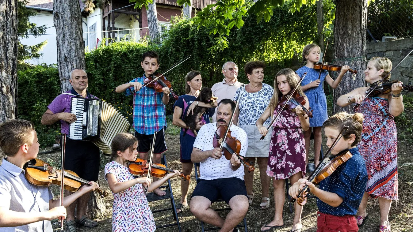 A töltött káposztán túl is van magyarság